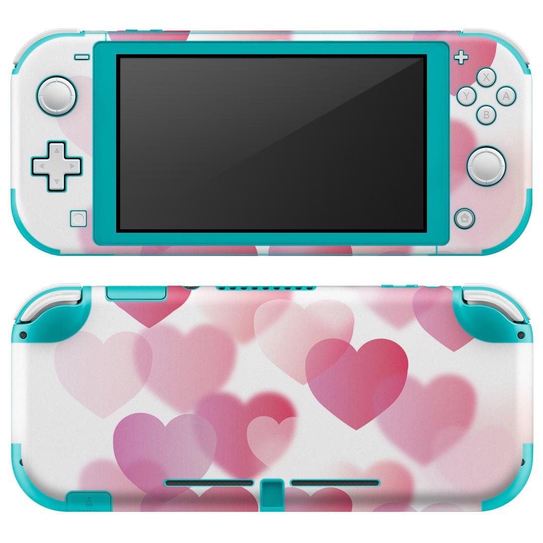 製品名 Nintendo Switch Lite専用 デザインスキンシール セット内容 Nintendo Switch Lite本体用スキンシール（裏表）各1枚 ※液晶側シールは2パーツに分かれていますニンテンドースイッチライト専用です。据え置き機のSwitch本体やJoyコンには対応していません。 商品特徴 3M社製の再剥離性シートを素材に採用し、細かな位置調整がしやすく貼り直しが容易です。また、エアフリーでもありますので気泡が簡単に逃げるので、キレイに貼ることができます。専用の業務プリンターを使い、商品画像と遜色のない美しい印刷仕上がり。 注意事項 画像はサンプルですので、ご覧の環境によっては多少色味に違いを感じる場合がございます。 イメージと違った、モニターと色味が異なるという理由での交換や返金はご対応出来かねます。スキンシールのみの販売で、ニンテンドースイッチ本体などは付属しません。シワができた場合、ドライヤーなどで軽く温め、外側に向けてシワを伸ばすように貼ってください。初回貼付時の位置調整や貼り直しは可能ですが、しっかりと押し付けて接着させた後の再剥離、再利用は保証しておりません。また接着部に油分や汚れが付着しますと角の部分は剥がれやすくなりますので、貼付時はあまり触れないようにご注意ください。無地のセミグロスシートにデザインをプリントした商品で、デコなどの加工はございません。 凹凸や光沢があるように見えたり布地や金属を素材にしたように見える商品もありますが、デザインの図版によるものです。印刷時に微妙な画像のズレが生じる場合がございます。ご注文後に1点1点制作する受注生産品の為、不良品以外のご返品や交換は固くお断りします。 商品発送 完全受注生産のハンドメイド商品となりますので、既製品と比べて発送までお時間を頂いています。 基本的に決済確認後2?3営業日、最大で10営業日での発送となります。繁忙期や休業日明けの場合はさらに時間がかかる場合があります。 その際には別途メールにてご連絡致します。メール便の場合、発送日から到着までに2?4日ほどかかる場合が多く、紛失などの保障もご対応できかねます。あらかじめご了承下さい。