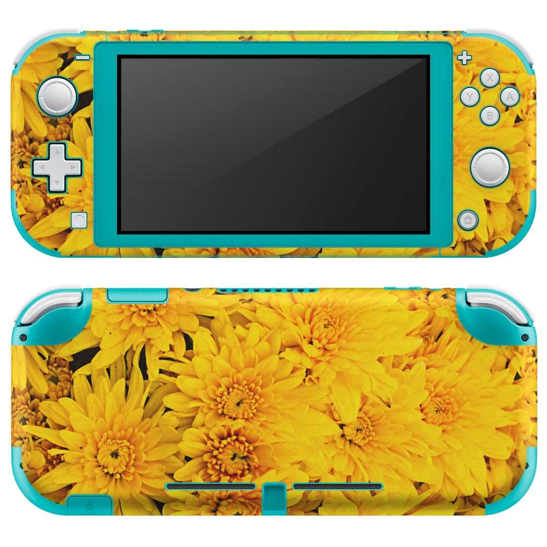 製品名 Nintendo Switch Lite専用 デザインスキンシール セット内容 Nintendo Switch Lite本体用スキンシール（裏表）各1枚 ※液晶側シールは2パーツに分かれていますニンテンドースイッチライト専用です。据え置き機のSwitch本体やJoyコンには対応していません。 商品特徴 3M社製の再剥離性シートを素材に採用し、細かな位置調整がしやすく貼り直しが容易です。また、エアフリーでもありますので気泡が簡単に逃げるので、キレイに貼ることができます。専用の業務プリンターを使い、商品画像と遜色のない美しい印刷仕上がり。 注意事項 画像はサンプルですので、ご覧の環境によっては多少色味に違いを感じる場合がございます。 イメージと違った、モニターと色味が異なるという理由での交換や返金はご対応出来かねます。スキンシールのみの販売で、ニンテンドースイッチ本体などは付属しません。シワができた場合、ドライヤーなどで軽く温め、外側に向けてシワを伸ばすように貼ってください。初回貼付時の位置調整や貼り直しは可能ですが、しっかりと押し付けて接着させた後の再剥離、再利用は保証しておりません。また接着部に油分や汚れが付着しますと角の部分は剥がれやすくなりますので、貼付時はあまり触れないようにご注意ください。無地のセミグロスシートにデザインをプリントした商品で、デコなどの加工はございません。 凹凸や光沢があるように見えたり布地や金属を素材にしたように見える商品もありますが、デザインの図版によるものです。印刷時に微妙な画像のズレが生じる場合がございます。ご注文後に1点1点制作する受注生産品の為、不良品以外のご返品や交換は固くお断りします。 商品発送 完全受注生産のハンドメイド商品となりますので、既製品と比べて発送までお時間を頂いています。 基本的に決済確認後2?3営業日、最大で10営業日での発送となります。繁忙期や休業日明けの場合はさらに時間がかかる場合があります。 その際には別途メールにてご連絡致します。メール便の場合、発送日から到着までに2?4日ほどかかる場合が多く、紛失などの保障もご対応できかねます。あらかじめご了承下さい。