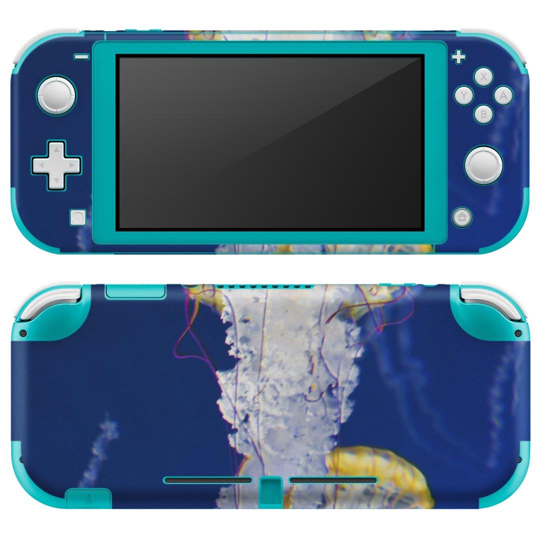 igsticker Nintendo Switch Lite 専用 デザインスキンシール 全面 ニンテンドー スイッチ ライト 専用 ゲーム機 カバー アクセサリー フィルム ステッカー エアフリー 003306 クール くらげ　海　写真