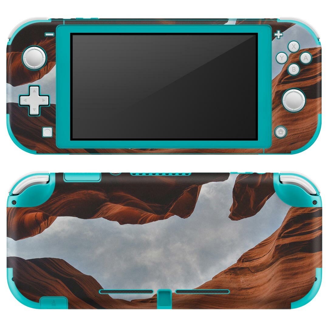 製品名 Nintendo Switch Lite専用 デザインスキンシール セット内容 Nintendo Switch Lite本体用スキンシール（裏表）各1枚 ※液晶側シールは2パーツに分かれていますニンテンドースイッチライト専用です。据え置き機のSwitch本体やJoyコンには対応していません。 商品特徴 3M社製の再剥離性シートを素材に採用し、細かな位置調整がしやすく貼り直しが容易です。また、エアフリーでもありますので気泡が簡単に逃げるので、キレイに貼ることができます。専用の業務プリンターを使い、商品画像と遜色のない美しい印刷仕上がり。 注意事項 画像はサンプルですので、ご覧の環境によっては多少色味に違いを感じる場合がございます。 イメージと違った、モニターと色味が異なるという理由での交換や返金はご対応出来かねます。スキンシールのみの販売で、ニンテンドースイッチ本体などは付属しません。シワができた場合、ドライヤーなどで軽く温め、外側に向けてシワを伸ばすように貼ってください。初回貼付時の位置調整や貼り直しは可能ですが、しっかりと押し付けて接着させた後の再剥離、再利用は保証しておりません。また接着部に油分や汚れが付着しますと角の部分は剥がれやすくなりますので、貼付時はあまり触れないようにご注意ください。無地のセミグロスシートにデザインをプリントした商品で、デコなどの加工はございません。 凹凸や光沢があるように見えたり布地や金属を素材にしたように見える商品もありますが、デザインの図版によるものです。印刷時に微妙な画像のズレが生じる場合がございます。ご注文後に1点1点制作する受注生産品の為、不良品以外のご返品や交換は固くお断りします。 商品発送 完全受注生産のハンドメイド商品となりますので、既製品と比べて発送までお時間を頂いています。 基本的に決済確認後2?3営業日、最大で10営業日での発送となります。繁忙期や休業日明けの場合はさらに時間がかかる場合があります。 その際には別途メールにてご連絡致します。メール便の場合、発送日から到着までに2?4日ほどかかる場合が多く、紛失などの保障もご対応できかねます。あらかじめご了承下さい。