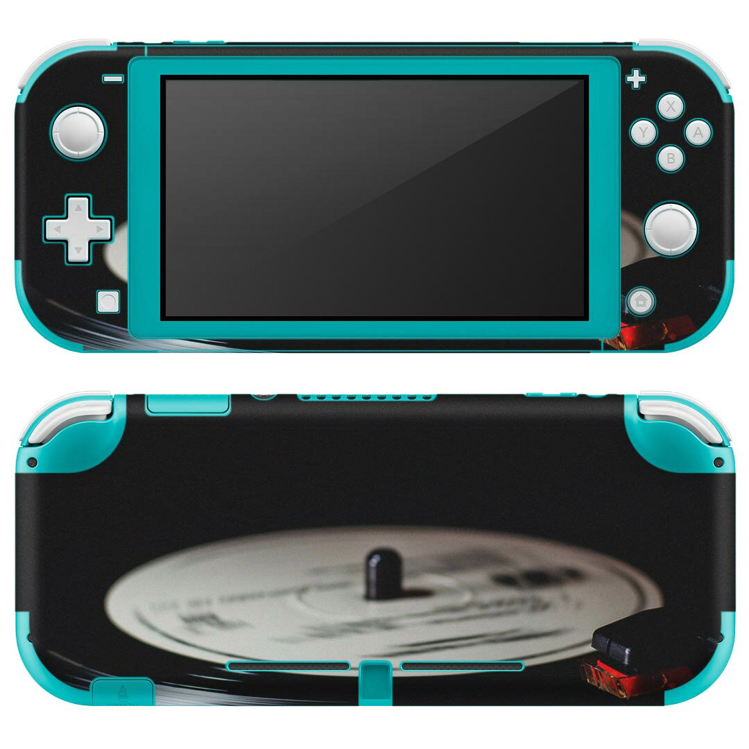 製品名 Nintendo Switch Lite専用 デザインスキンシール セット内容 Nintendo Switch Lite本体用スキンシール（裏表）各1枚 ※液晶側シールは2パーツに分かれていますニンテンドースイッチライト専用です。据え置き機のSwitch本体やJoyコンには対応していません。 商品特徴 3M社製の再剥離性シートを素材に採用し、細かな位置調整がしやすく貼り直しが容易です。また、エアフリーでもありますので気泡が簡単に逃げるので、キレイに貼ることができます。専用の業務プリンターを使い、商品画像と遜色のない美しい印刷仕上がり。 注意事項 画像はサンプルですので、ご覧の環境によっては多少色味に違いを感じる場合がございます。 イメージと違った、モニターと色味が異なるという理由での交換や返金はご対応出来かねます。スキンシールのみの販売で、ニンテンドースイッチ本体などは付属しません。シワができた場合、ドライヤーなどで軽く温め、外側に向けてシワを伸ばすように貼ってください。初回貼付時の位置調整や貼り直しは可能ですが、しっかりと押し付けて接着させた後の再剥離、再利用は保証しておりません。また接着部に油分や汚れが付着しますと角の部分は剥がれやすくなりますので、貼付時はあまり触れないようにご注意ください。無地のセミグロスシートにデザインをプリントした商品で、デコなどの加工はございません。 凹凸や光沢があるように見えたり布地や金属を素材にしたように見える商品もありますが、デザインの図版によるものです。印刷時に微妙な画像のズレが生じる場合がございます。ご注文後に1点1点制作する受注生産品の為、不良品以外のご返品や交換は固くお断りします。 商品発送 完全受注生産のハンドメイド商品となりますので、既製品と比べて発送までお時間を頂いています。 基本的に決済確認後2?3営業日、最大で10営業日での発送となります。繁忙期や休業日明けの場合はさらに時間がかかる場合があります。 その際には別途メールにてご連絡致します。メール便の場合、発送日から到着までに2?4日ほどかかる場合が多く、紛失などの保障もご対応できかねます。あらかじめご了承下さい。