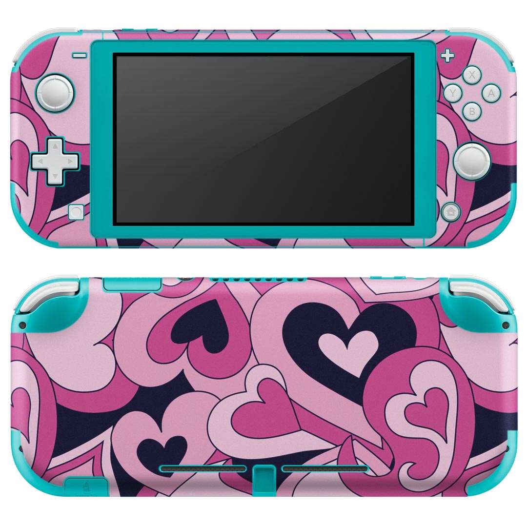 製品名 Nintendo Switch Lite専用 デザインスキンシール セット内容 Nintendo Switch Lite本体用スキンシール（裏表）各1枚 ※液晶側シールは2パーツに分かれていますニンテンドースイッチライト専用です。据え置き機のSwitch本体やJoyコンには対応していません。 商品特徴 3M社製の再剥離性シートを素材に採用し、細かな位置調整がしやすく貼り直しが容易です。また、エアフリーでもありますので気泡が簡単に逃げるので、キレイに貼ることができます。専用の業務プリンターを使い、商品画像と遜色のない美しい印刷仕上がり。 注意事項 画像はサンプルですので、ご覧の環境によっては多少色味に違いを感じる場合がございます。 イメージと違った、モニターと色味が異なるという理由での交換や返金はご対応出来かねます。スキンシールのみの販売で、ニンテンドースイッチ本体などは付属しません。シワができた場合、ドライヤーなどで軽く温め、外側に向けてシワを伸ばすように貼ってください。初回貼付時の位置調整や貼り直しは可能ですが、しっかりと押し付けて接着させた後の再剥離、再利用は保証しておりません。また接着部に油分や汚れが付着しますと角の部分は剥がれやすくなりますので、貼付時はあまり触れないようにご注意ください。無地のセミグロスシートにデザインをプリントした商品で、デコなどの加工はございません。 凹凸や光沢があるように見えたり布地や金属を素材にしたように見える商品もありますが、デザインの図版によるものです。印刷時に微妙な画像のズレが生じる場合がございます。ご注文後に1点1点制作する受注生産品の為、不良品以外のご返品や交換は固くお断りします。 商品発送 完全受注生産のハンドメイド商品となりますので、既製品と比べて発送までお時間を頂いています。 基本的に決済確認後2?3営業日、最大で10営業日での発送となります。繁忙期や休業日明けの場合はさらに時間がかかる場合があります。 その際には別途メールにてご連絡致します。メール便の場合、発送日から到着までに2?4日ほどかかる場合が多く、紛失などの保障もご対応できかねます。あらかじめご了承下さい。