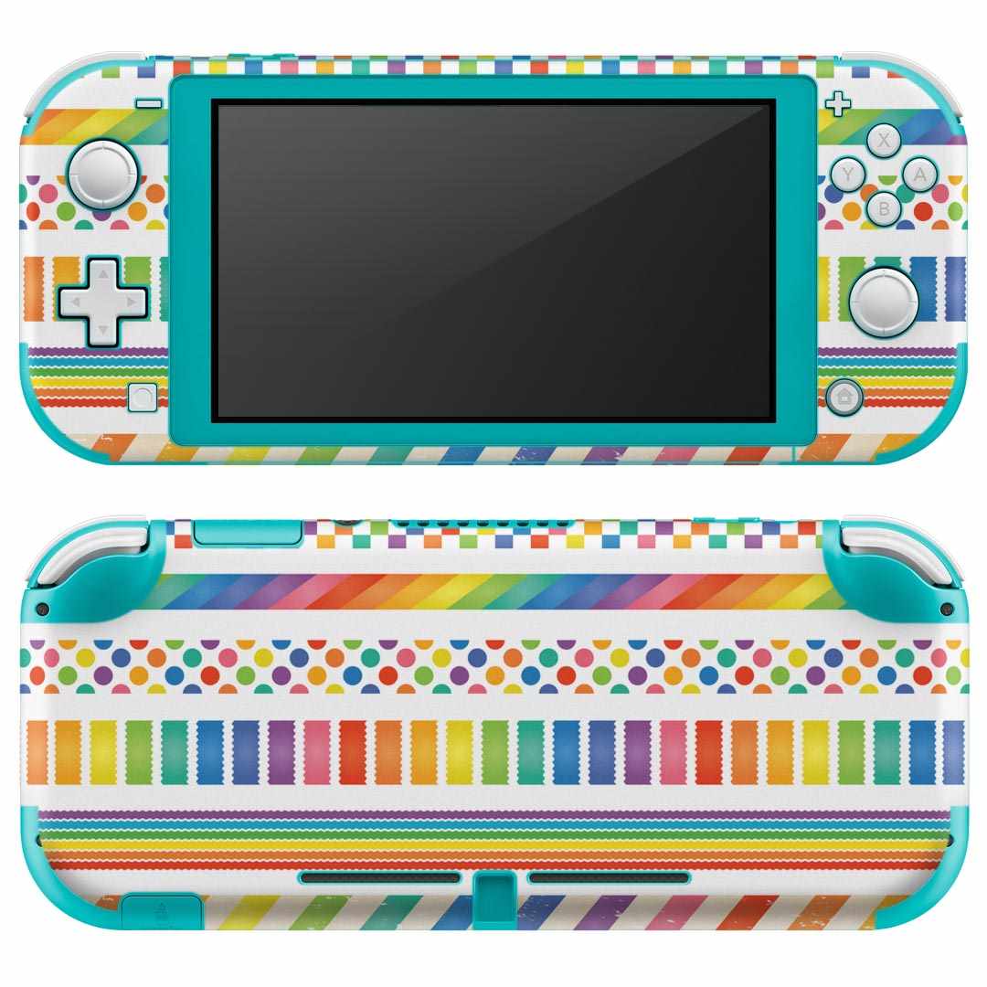 製品名 Nintendo Switch Lite専用 デザインスキンシール セット内容 Nintendo Switch Lite本体用スキンシール（裏表）各1枚 ※液晶側シールは2パーツに分かれていますニンテンドースイッチライト専用です。据え置き機のSwitch本体やJoyコンには対応していません。 商品特徴 3M社製の再剥離性シートを素材に採用し、細かな位置調整がしやすく貼り直しが容易です。また、エアフリーでもありますので気泡が簡単に逃げるので、キレイに貼ることができます。専用の業務プリンターを使い、商品画像と遜色のない美しい印刷仕上がり。 注意事項 画像はサンプルですので、ご覧の環境によっては多少色味に違いを感じる場合がございます。 イメージと違った、モニターと色味が異なるという理由での交換や返金はご対応出来かねます。スキンシールのみの販売で、ニンテンドースイッチ本体などは付属しません。シワができた場合、ドライヤーなどで軽く温め、外側に向けてシワを伸ばすように貼ってください。初回貼付時の位置調整や貼り直しは可能ですが、しっかりと押し付けて接着させた後の再剥離、再利用は保証しておりません。また接着部に油分や汚れが付着しますと角の部分は剥がれやすくなりますので、貼付時はあまり触れないようにご注意ください。無地のセミグロスシートにデザインをプリントした商品で、デコなどの加工はございません。 凹凸や光沢があるように見えたり布地や金属を素材にしたように見える商品もありますが、デザインの図版によるものです。印刷時に微妙な画像のズレが生じる場合がございます。ご注文後に1点1点制作する受注生産品の為、不良品以外のご返品や交換は固くお断りします。 商品発送 完全受注生産のハンドメイド商品となりますので、既製品と比べて発送までお時間を頂いています。 基本的に決済確認後2?3営業日、最大で10営業日での発送となります。繁忙期や休業日明けの場合はさらに時間がかかる場合があります。 その際には別途メールにてご連絡致します。メール便の場合、発送日から到着までに2?4日ほどかかる場合が多く、紛失などの保障もご対応できかねます。あらかじめご了承下さい。