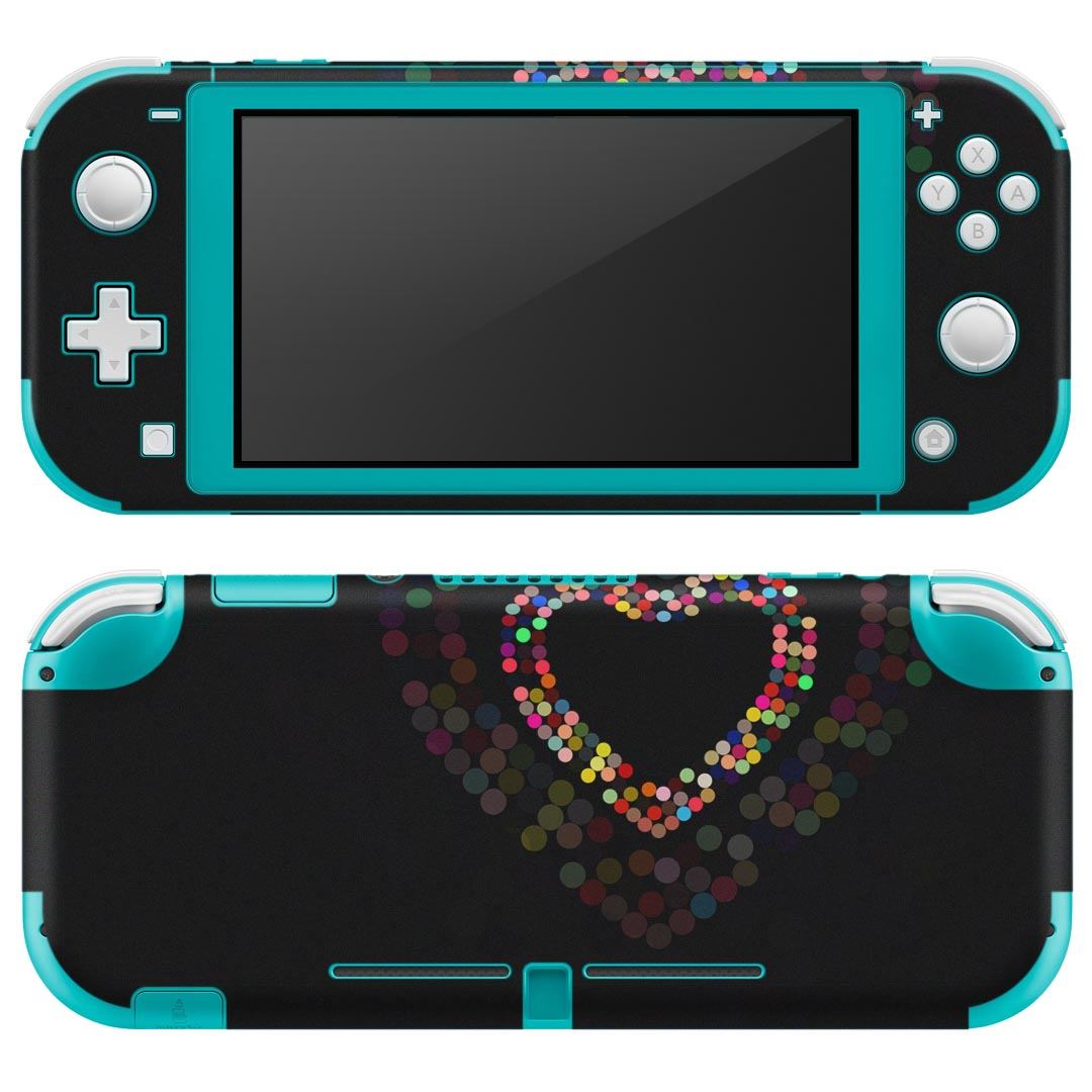 製品名 Nintendo Switch Lite専用 デザインスキンシール セット内容 Nintendo Switch Lite本体用スキンシール（裏表）各1枚 ※液晶側シールは2パーツに分かれていますニンテンドースイッチライト専用です。据え置き機のSwitch本体やJoyコンには対応していません。 商品特徴 3M社製の再剥離性シートを素材に採用し、細かな位置調整がしやすく貼り直しが容易です。また、エアフリーでもありますので気泡が簡単に逃げるので、キレイに貼ることができます。専用の業務プリンターを使い、商品画像と遜色のない美しい印刷仕上がり。 注意事項 画像はサンプルですので、ご覧の環境によっては多少色味に違いを感じる場合がございます。 イメージと違った、モニターと色味が異なるという理由での交換や返金はご対応出来かねます。スキンシールのみの販売で、ニンテンドースイッチ本体などは付属しません。シワができた場合、ドライヤーなどで軽く温め、外側に向けてシワを伸ばすように貼ってください。初回貼付時の位置調整や貼り直しは可能ですが、しっかりと押し付けて接着させた後の再剥離、再利用は保証しておりません。また接着部に油分や汚れが付着しますと角の部分は剥がれやすくなりますので、貼付時はあまり触れないようにご注意ください。無地のセミグロスシートにデザインをプリントした商品で、デコなどの加工はございません。 凹凸や光沢があるように見えたり布地や金属を素材にしたように見える商品もありますが、デザインの図版によるものです。印刷時に微妙な画像のズレが生じる場合がございます。ご注文後に1点1点制作する受注生産品の為、不良品以外のご返品や交換は固くお断りします。 商品発送 完全受注生産のハンドメイド商品となりますので、既製品と比べて発送までお時間を頂いています。 基本的に決済確認後2?3営業日、最大で10営業日での発送となります。繁忙期や休業日明けの場合はさらに時間がかかる場合があります。 その際には別途メールにてご連絡致します。メール便の場合、発送日から到着までに2?4日ほどかかる場合が多く、紛失などの保障もご対応できかねます。あらかじめご了承下さい。