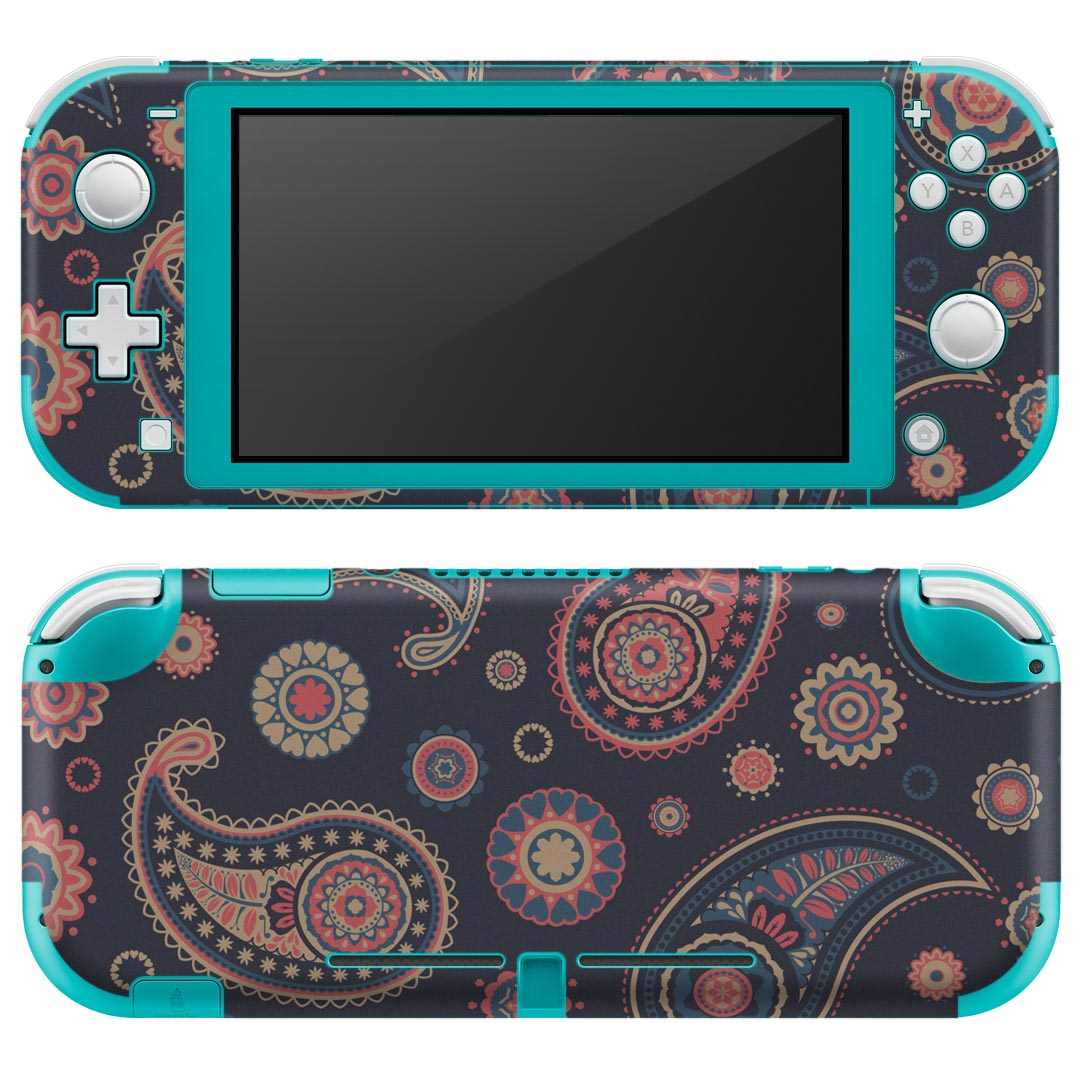 製品名 Nintendo Switch Lite専用 デザインスキンシール セット内容 Nintendo Switch Lite本体用スキンシール（裏表）各1枚 ※液晶側シールは2パーツに分かれていますニンテンドースイッチライト専用です。据え置き機のSwitch本体やJoyコンには対応していません。 商品特徴 3M社製の再剥離性シートを素材に採用し、細かな位置調整がしやすく貼り直しが容易です。また、エアフリーでもありますので気泡が簡単に逃げるので、キレイに貼ることができます。専用の業務プリンターを使い、商品画像と遜色のない美しい印刷仕上がり。 注意事項 画像はサンプルですので、ご覧の環境によっては多少色味に違いを感じる場合がございます。 イメージと違った、モニターと色味が異なるという理由での交換や返金はご対応出来かねます。スキンシールのみの販売で、ニンテンドースイッチ本体などは付属しません。シワができた場合、ドライヤーなどで軽く温め、外側に向けてシワを伸ばすように貼ってください。初回貼付時の位置調整や貼り直しは可能ですが、しっかりと押し付けて接着させた後の再剥離、再利用は保証しておりません。また接着部に油分や汚れが付着しますと角の部分は剥がれやすくなりますので、貼付時はあまり触れないようにご注意ください。無地のセミグロスシートにデザインをプリントした商品で、デコなどの加工はございません。 凹凸や光沢があるように見えたり布地や金属を素材にしたように見える商品もありますが、デザインの図版によるものです。印刷時に微妙な画像のズレが生じる場合がございます。ご注文後に1点1点制作する受注生産品の為、不良品以外のご返品や交換は固くお断りします。 商品発送 完全受注生産のハンドメイド商品となりますので、既製品と比べて発送までお時間を頂いています。 基本的に決済確認後2?3営業日、最大で10営業日での発送となります。繁忙期や休業日明けの場合はさらに時間がかかる場合があります。 その際には別途メールにてご連絡致します。メール便の場合、発送日から到着までに2?4日ほどかかる場合が多く、紛失などの保障もご対応できかねます。あらかじめご了承下さい。