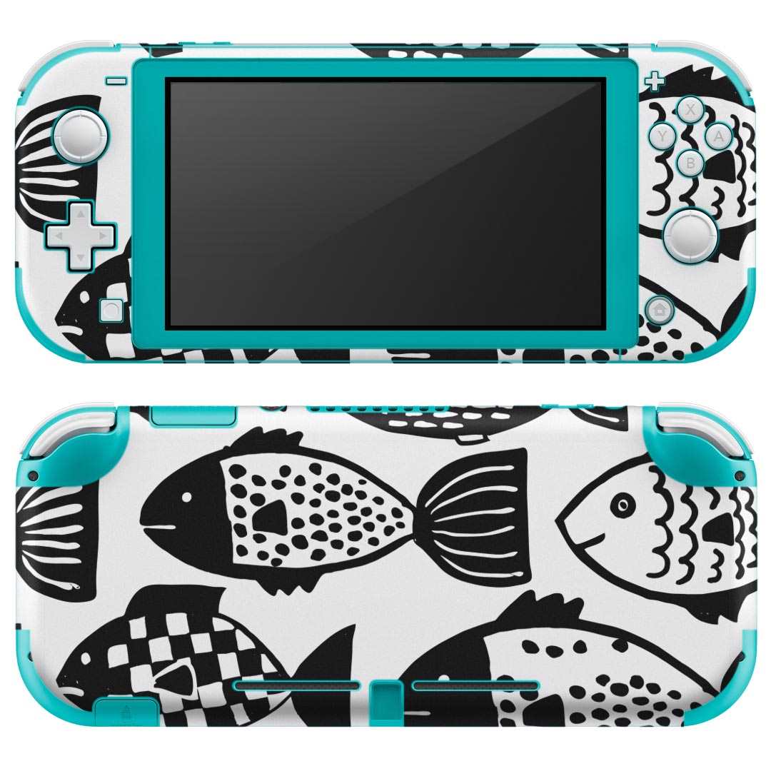 製品名 Nintendo Switch Lite専用 デザインスキンシール セット内容 Nintendo Switch Lite本体用スキンシール（裏表）各1枚 ※液晶側シールは2パーツに分かれていますニンテンドースイッチライト専用です。据え置き機のSwitch本体やJoyコンには対応していません。 商品特徴 3M社製の再剥離性シートを素材に採用し、細かな位置調整がしやすく貼り直しが容易です。また、エアフリーでもありますので気泡が簡単に逃げるので、キレイに貼ることができます。専用の業務プリンターを使い、商品画像と遜色のない美しい印刷仕上がり。 注意事項 画像はサンプルですので、ご覧の環境によっては多少色味に違いを感じる場合がございます。 イメージと違った、モニターと色味が異なるという理由での交換や返金はご対応出来かねます。スキンシールのみの販売で、ニンテンドースイッチ本体などは付属しません。シワができた場合、ドライヤーなどで軽く温め、外側に向けてシワを伸ばすように貼ってください。初回貼付時の位置調整や貼り直しは可能ですが、しっかりと押し付けて接着させた後の再剥離、再利用は保証しておりません。また接着部に油分や汚れが付着しますと角の部分は剥がれやすくなりますので、貼付時はあまり触れないようにご注意ください。無地のセミグロスシートにデザインをプリントした商品で、デコなどの加工はございません。 凹凸や光沢があるように見えたり布地や金属を素材にしたように見える商品もありますが、デザインの図版によるものです。印刷時に微妙な画像のズレが生じる場合がございます。ご注文後に1点1点制作する受注生産品の為、不良品以外のご返品や交換は固くお断りします。 商品発送 完全受注生産のハンドメイド商品となりますので、既製品と比べて発送までお時間を頂いています。 基本的に決済確認後2?3営業日、最大で10営業日での発送となります。繁忙期や休業日明けの場合はさらに時間がかかる場合があります。 その際には別途メールにてご連絡致します。メール便の場合、発送日から到着までに2?4日ほどかかる場合が多く、紛失などの保障もご対応できかねます。あらかじめご了承下さい。