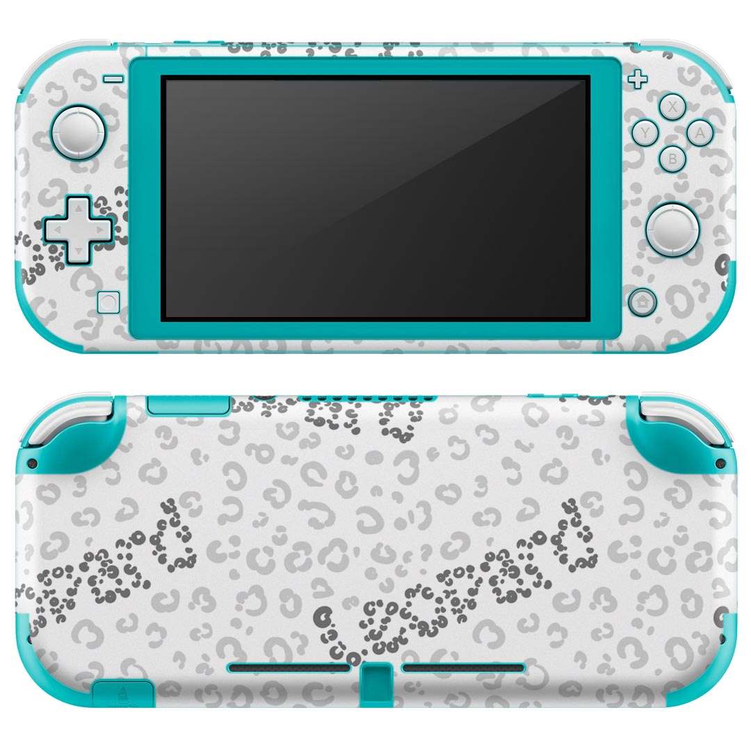 製品名 Nintendo Switch Lite専用 デザインスキンシール セット内容 Nintendo Switch Lite本体用スキンシール（裏表）各1枚 ※液晶側シールは2パーツに分かれていますニンテンドースイッチライト専用です。据え置き機のSwitch本体やJoyコンには対応していません。 商品特徴 3M社製の再剥離性シートを素材に採用し、細かな位置調整がしやすく貼り直しが容易です。また、エアフリーでもありますので気泡が簡単に逃げるので、キレイに貼ることができます。専用の業務プリンターを使い、商品画像と遜色のない美しい印刷仕上がり。 注意事項 画像はサンプルですので、ご覧の環境によっては多少色味に違いを感じる場合がございます。 イメージと違った、モニターと色味が異なるという理由での交換や返金はご対応出来かねます。スキンシールのみの販売で、ニンテンドースイッチ本体などは付属しません。シワができた場合、ドライヤーなどで軽く温め、外側に向けてシワを伸ばすように貼ってください。初回貼付時の位置調整や貼り直しは可能ですが、しっかりと押し付けて接着させた後の再剥離、再利用は保証しておりません。また接着部に油分や汚れが付着しますと角の部分は剥がれやすくなりますので、貼付時はあまり触れないようにご注意ください。無地のセミグロスシートにデザインをプリントした商品で、デコなどの加工はございません。 凹凸や光沢があるように見えたり布地や金属を素材にしたように見える商品もありますが、デザインの図版によるものです。印刷時に微妙な画像のズレが生じる場合がございます。ご注文後に1点1点制作する受注生産品の為、不良品以外のご返品や交換は固くお断りします。 商品発送 完全受注生産のハンドメイド商品となりますので、既製品と比べて発送までお時間を頂いています。 基本的に決済確認後2?3営業日、最大で10営業日での発送となります。繁忙期や休業日明けの場合はさらに時間がかかる場合があります。 その際には別途メールにてご連絡致します。メール便の場合、発送日から到着までに2?4日ほどかかる場合が多く、紛失などの保障もご対応できかねます。あらかじめご了承下さい。