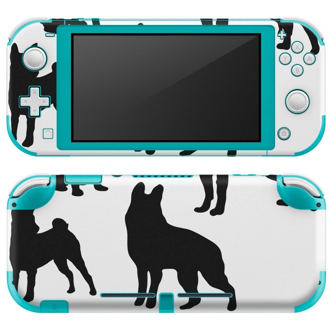 製品名 Nintendo Switch Lite専用 デザインスキンシール セット内容 Nintendo Switch Lite本体用スキンシール（裏表）各1枚 ※液晶側シールは2パーツに分かれていますニンテンドースイッチライト専用です。据え置き機のSwitch本体やJoyコンには対応していません。 商品特徴 3M社製の再剥離性シートを素材に採用し、細かな位置調整がしやすく貼り直しが容易です。また、エアフリーでもありますので気泡が簡単に逃げるので、キレイに貼ることができます。専用の業務プリンターを使い、商品画像と遜色のない美しい印刷仕上がり。 注意事項 画像はサンプルですので、ご覧の環境によっては多少色味に違いを感じる場合がございます。 イメージと違った、モニターと色味が異なるという理由での交換や返金はご対応出来かねます。スキンシールのみの販売で、ニンテンドースイッチ本体などは付属しません。シワができた場合、ドライヤーなどで軽く温め、外側に向けてシワを伸ばすように貼ってください。初回貼付時の位置調整や貼り直しは可能ですが、しっかりと押し付けて接着させた後の再剥離、再利用は保証しておりません。また接着部に油分や汚れが付着しますと角の部分は剥がれやすくなりますので、貼付時はあまり触れないようにご注意ください。無地のセミグロスシートにデザインをプリントした商品で、デコなどの加工はございません。 凹凸や光沢があるように見えたり布地や金属を素材にしたように見える商品もありますが、デザインの図版によるものです。印刷時に微妙な画像のズレが生じる場合がございます。ご注文後に1点1点制作する受注生産品の為、不良品以外のご返品や交換は固くお断りします。 商品発送 完全受注生産のハンドメイド商品となりますので、既製品と比べて発送までお時間を頂いています。 基本的に決済確認後2?3営業日、最大で10営業日での発送となります。繁忙期や休業日明けの場合はさらに時間がかかる場合があります。 その際には別途メールにてご連絡致します。メール便の場合、発送日から到着までに2?4日ほどかかる場合が多く、紛失などの保障もご対応できかねます。あらかじめご了承下さい。