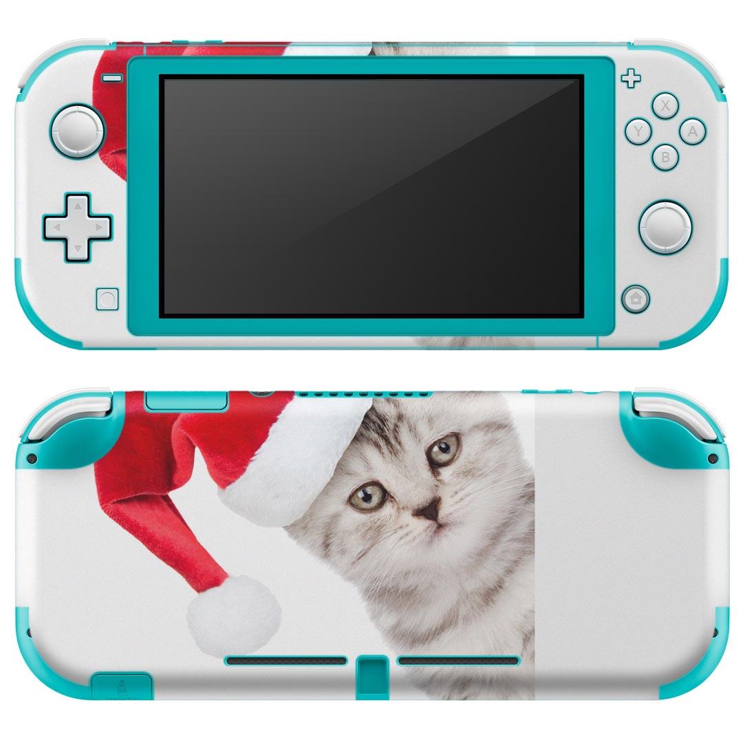 製品名 Nintendo Switch Lite専用 デザインスキンシール セット内容 Nintendo Switch Lite本体用スキンシール（裏表）各1枚 ※液晶側シールは2パーツに分かれていますニンテンドースイッチライト専用です。据え置き機のSwitch本体やJoyコンには対応していません。 商品特徴 3M社製の再剥離性シートを素材に採用し、細かな位置調整がしやすく貼り直しが容易です。また、エアフリーでもありますので気泡が簡単に逃げるので、キレイに貼ることができます。専用の業務プリンターを使い、商品画像と遜色のない美しい印刷仕上がり。 注意事項 画像はサンプルですので、ご覧の環境によっては多少色味に違いを感じる場合がございます。 イメージと違った、モニターと色味が異なるという理由での交換や返金はご対応出来かねます。スキンシールのみの販売で、ニンテンドースイッチ本体などは付属しません。シワができた場合、ドライヤーなどで軽く温め、外側に向けてシワを伸ばすように貼ってください。初回貼付時の位置調整や貼り直しは可能ですが、しっかりと押し付けて接着させた後の再剥離、再利用は保証しておりません。また接着部に油分や汚れが付着しますと角の部分は剥がれやすくなりますので、貼付時はあまり触れないようにご注意ください。無地のセミグロスシートにデザインをプリントした商品で、デコなどの加工はございません。 凹凸や光沢があるように見えたり布地や金属を素材にしたように見える商品もありますが、デザインの図版によるものです。印刷時に微妙な画像のズレが生じる場合がございます。ご注文後に1点1点制作する受注生産品の為、不良品以外のご返品や交換は固くお断りします。 商品発送 完全受注生産のハンドメイド商品となりますので、既製品と比べて発送までお時間を頂いています。 基本的に決済確認後2?3営業日、最大で10営業日での発送となります。繁忙期や休業日明けの場合はさらに時間がかかる場合があります。 その際には別途メールにてご連絡致します。メール便の場合、発送日から到着までに2?4日ほどかかる場合が多く、紛失などの保障もご対応できかねます。あらかじめご了承下さい。