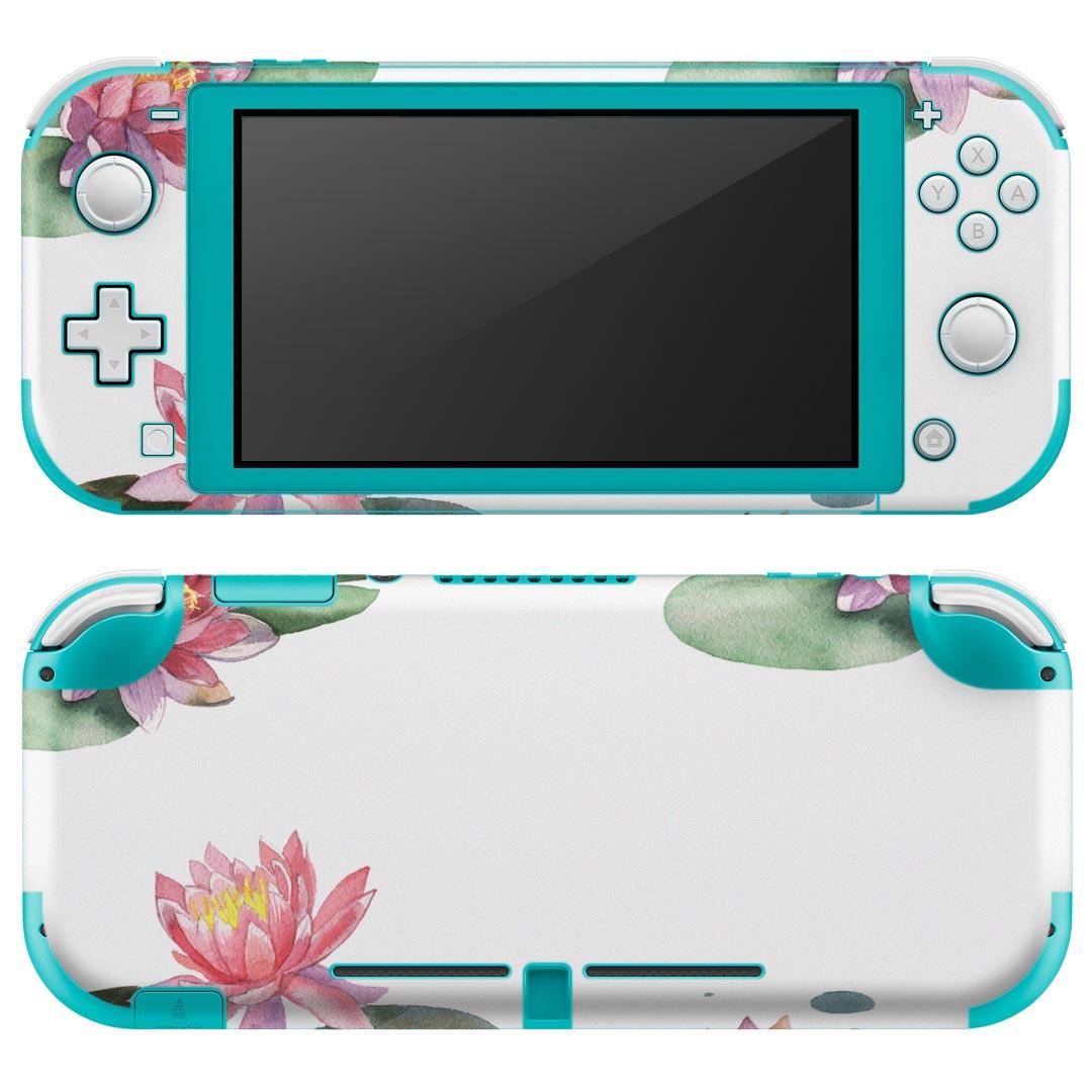 製品名 Nintendo Switch Lite専用 デザインスキンシール セット内容 Nintendo Switch Lite本体用スキンシール（裏表）各1枚 ※液晶側シールは2パーツに分かれていますニンテンドースイッチライト専用です。据え置き機のSwitch本体やJoyコンには対応していません。 商品特徴 3M社製の再剥離性シートを素材に採用し、細かな位置調整がしやすく貼り直しが容易です。また、エアフリーでもありますので気泡が簡単に逃げるので、キレイに貼ることができます。専用の業務プリンターを使い、商品画像と遜色のない美しい印刷仕上がり。 注意事項 画像はサンプルですので、ご覧の環境によっては多少色味に違いを感じる場合がございます。 イメージと違った、モニターと色味が異なるという理由での交換や返金はご対応出来かねます。スキンシールのみの販売で、ニンテンドースイッチ本体などは付属しません。シワができた場合、ドライヤーなどで軽く温め、外側に向けてシワを伸ばすように貼ってください。初回貼付時の位置調整や貼り直しは可能ですが、しっかりと押し付けて接着させた後の再剥離、再利用は保証しておりません。また接着部に油分や汚れが付着しますと角の部分は剥がれやすくなりますので、貼付時はあまり触れないようにご注意ください。無地のセミグロスシートにデザインをプリントした商品で、デコなどの加工はございません。 凹凸や光沢があるように見えたり布地や金属を素材にしたように見える商品もありますが、デザインの図版によるものです。印刷時に微妙な画像のズレが生じる場合がございます。ご注文後に1点1点制作する受注生産品の為、不良品以外のご返品や交換は固くお断りします。 商品発送 完全受注生産のハンドメイド商品となりますので、既製品と比べて発送までお時間を頂いています。 基本的に決済確認後2?3営業日、最大で10営業日での発送となります。繁忙期や休業日明けの場合はさらに時間がかかる場合があります。 その際には別途メールにてご連絡致します。メール便の場合、発送日から到着までに2?4日ほどかかる場合が多く、紛失などの保障もご対応できかねます。あらかじめご了承下さい。