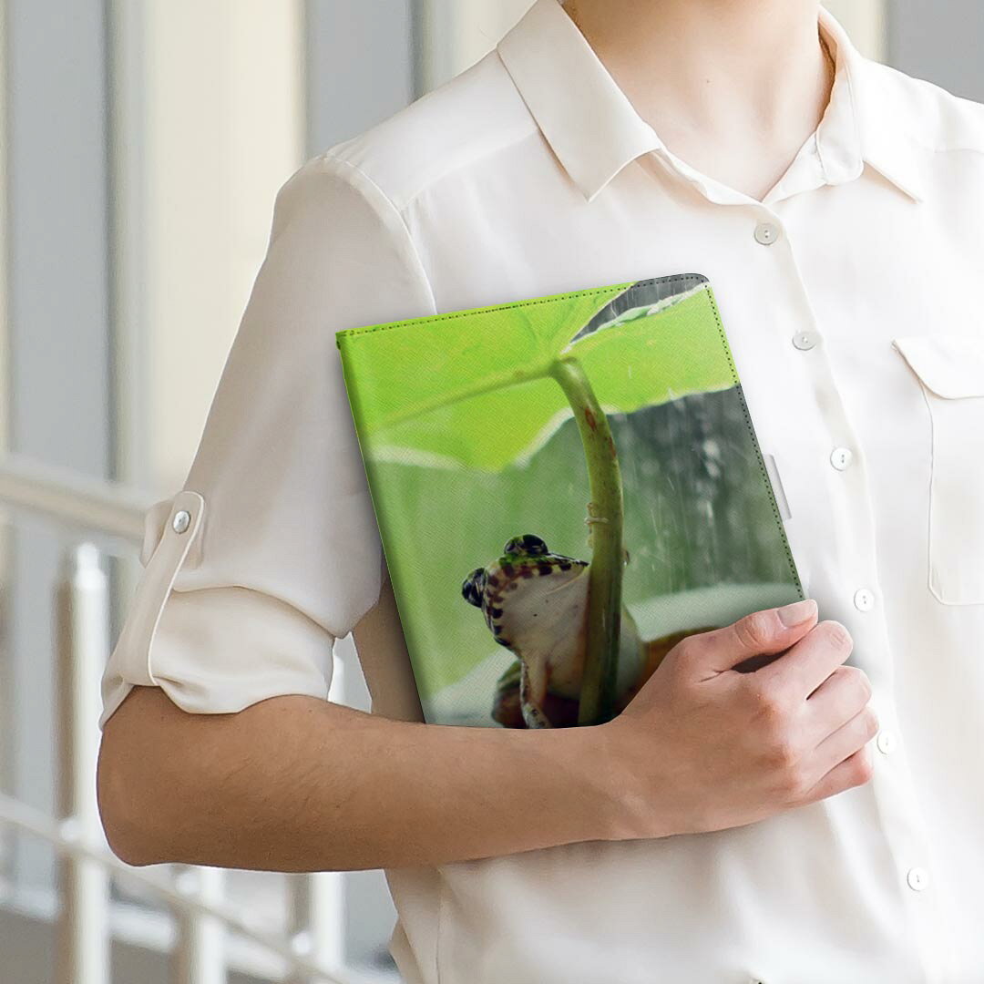 dtab Compact d-02K ディータブコンパクト D02K Mサイズ 手帳型 タブレットケース カバー 全機種対応有り レザー フリップ ダイアリー 二つ折り 革 023378 カエル　生き物　雨