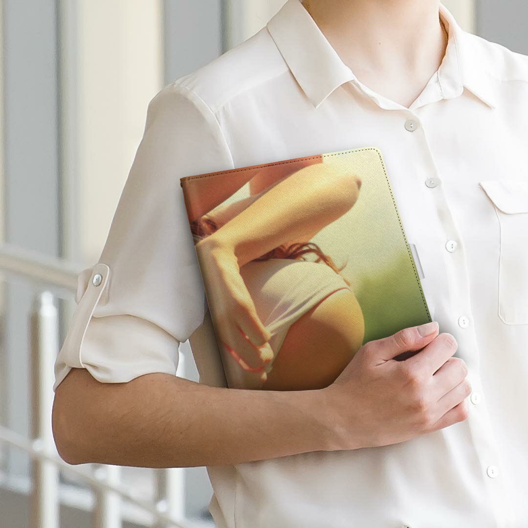 Fire HD 8 専用ケース カバー Fire HD 8 (第8世代・2018年リリース) Mサイズ 手帳型 タブレットケース カバー 全機種対応有り レザー フリップ ダイアリー 二つ折り 革 011899 女性　　写真