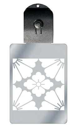 光るキーホルダー 家紋シリーズ 平四つ割り花角に花菱崩し(ひらよつわりはなかくにはなびしくずし) 7色に光る 家紋 入り キーホルダー 光る LED 夜 安全 ...