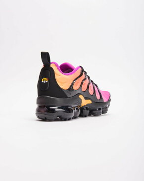 送料無料 Women's ウーメンズ 店舗限定 NIKE W AIR VAPORMAX PLUS BLACK/BLACK-FUCHSIA BLAST-RUSH AO4550-004 ナイキ エア ヴェイパーマックス プラス ブラック マルチカラー 靴 スニーカー アパレル ファッション