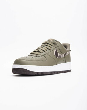 送料無料 Men's メンズ 店舗限定 NIKE AIR FORCE 1 AOP PRM MEDIUM OLIVE/KHAKI-VELVET BROW AQ4131-200 ナイキ エアフォース 1 AOP プレミアム オリーブ グリーン カモフラージュ カモ 靴 スニーカー アパレル ファッション