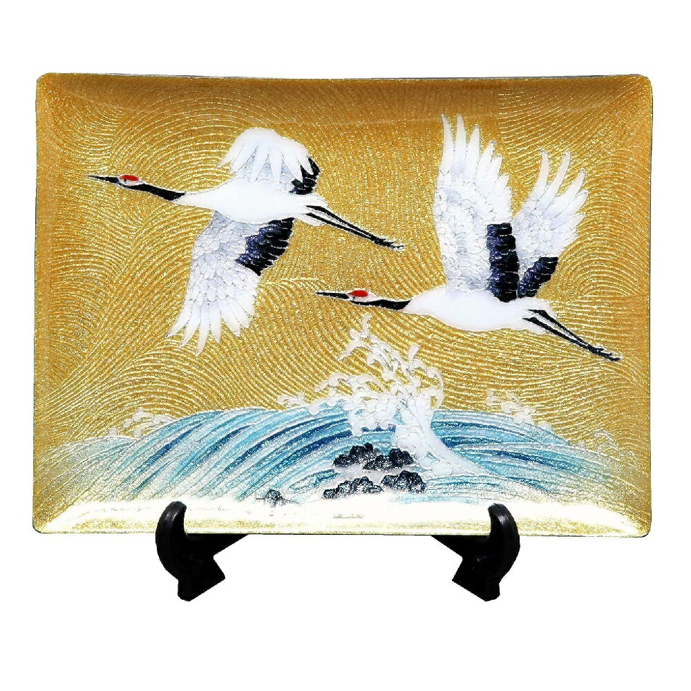 サイズ：縦180mm×横240mm 材質 ：銅 生産国:日本（Made in Japan） 樹脂製皿立て付 七宝焼きとは、金属にガラス質の釉薬を焼き付けた工芸品です。 紀元前の古代エジプトに源流を発して、その後ヨーロッパへ伝わり、 やがてシルクロードを経由して日に伝来した永い歴史をもっております。 その後、悠久の歴史の中で技術が磨きぬかれ、今日では我が国を代表する伝統工芸品として 世界から認められる存在となっています。 私達の工房では、現代では数少ない手作り工芸品を守りさらに発展する様日々努力を重ねています。　