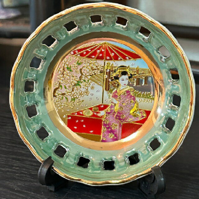 新彫金 3.5スカシ皿 緑 花見舞妓（皿立て付）