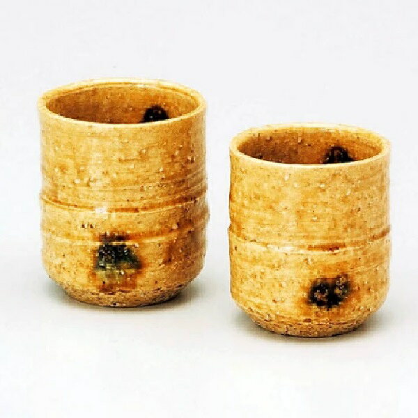サイズ:(大)7.5 × 8.5cm (小)6.9×7.8cm 容量約：(大)220 ml (小)160 ml 素材：陶器 生産地：日本 作家・窯元：陶房淳 瀬戸焼（せとやき）は、愛知県瀬戸市とその周辺で生産される陶磁器の総称。 日本六古窯の一つ（瀬戸窯）。東日本で広く流通し、瀬戸物は陶磁器を指す一般名詞化した。 2017年4月29日、瀬戸焼は、越前焼（福井県越前町）、丹波立杭焼（兵庫県丹波篠山市）、備前焼（岡山県備前市）常滑焼（愛知県常滑市）、信楽焼（滋賀県甲賀市）、とともに、日本六古窯として日本遺産に認定された。　
