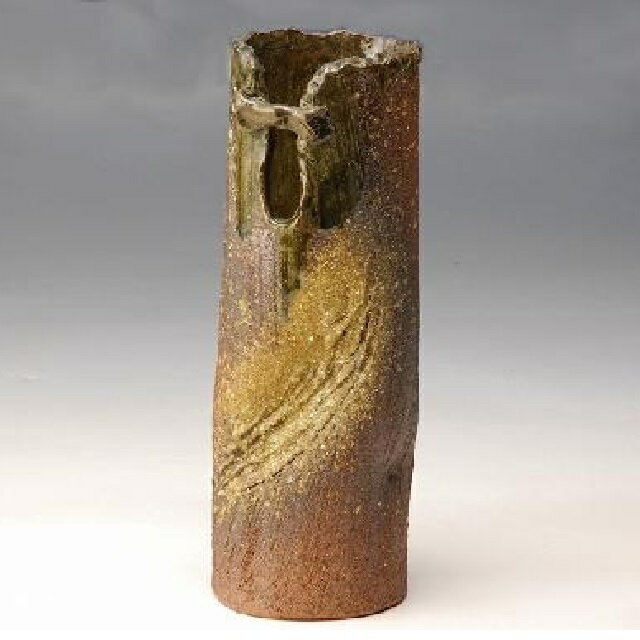 【サイズ】（約）直径10.5×高さ30 cm 【材質】陶器製 生産/日本(滋賀県　信楽) 工芸品のためサイズは多少前後する場合がございます。 色・柄は陶器、焼き物の為、一品一品、画像と異なります、ご了承の上ご注文下さい。 信楽焼とは、焼き上...