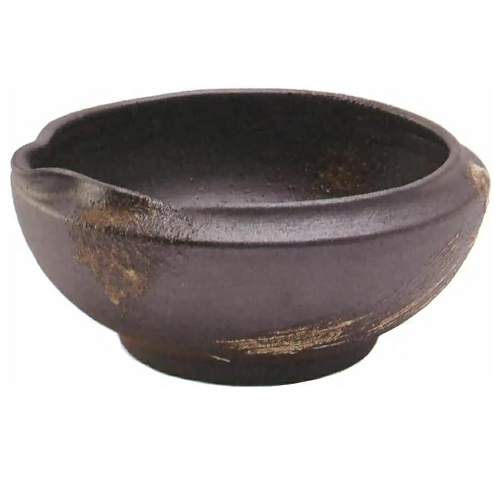 サイズ（cm）：幅24.5cm×高さ11.5cm 材質：陶器 生産国　日本：滋賀県甲賀市信楽町（信楽焼産地） 工芸品のためサイズは多少前後する場合がございます。 色・柄は陶器、焼き物の為、一品一品、画像と異なります 信楽焼とは、焼き上がりの明るい特色の土が特徴。 始まりは平安末期頃といわれ、滋賀県甲賀市信楽町を産地とした日本六古窯（備前焼き、丹波焼き、越前焼き、瀬戸焼き、常滑焼き、信楽焼き）の一つです。 室町時代の末から茶道具としての信楽焼が珍重され、桃山時代になると信楽の土を使い京都でも焼かれました。 1200年の歴史を受け継ぎ、現在は器や鉢をはじめ庭園用のやテーブルや椅子等の大型のものと幅広い産品を作っています。　