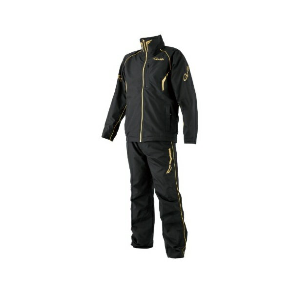 ●ファスナースライダー裏側が直接首に当たらないよう処理を施したチンガード付。●ファスナー付脇ポケット。●ファスナー付腰ポケット。●袖まくりしやすい袖口仕様。●身体にジャストフィットさせるドローコードを装備。●ゴムシャーリングと紐でウエストにしっかりフィット。※パンツフロントファスナーによるウエスト部分の開閉はできません。サイズ：Lカラー：ブラック×ゴールド素材：(表地)ポリエステル100％、(裏地)ポリエステル100％参考重量：約0.7kg(Lサイズ) ※実物と色が違って見える場合があります。あらかじめご了承下さい。