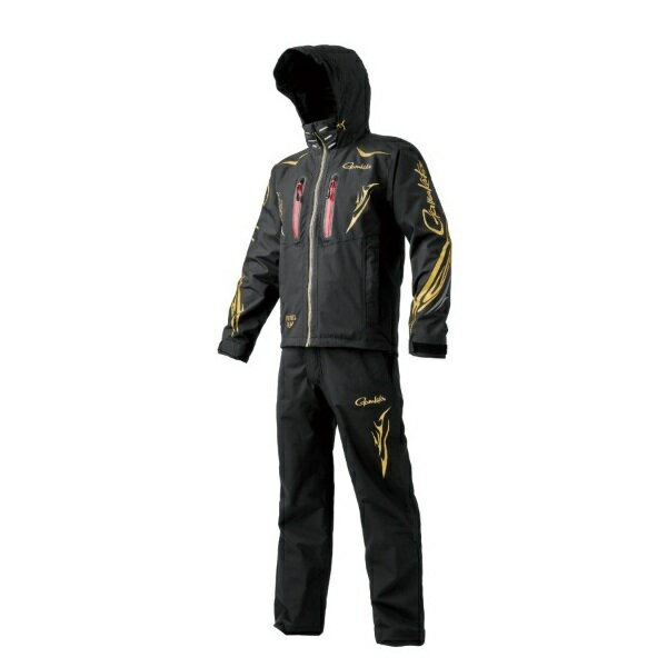 100回洗濯した後でも、初期性能の80%の撥水性を保持すつ超々耐久撥水加工「アルテマシールド」素材を使用。●キャップ形状に合わせたフードとドローコード＋スピンドルストッパーで雨やシブキなどの浸入を防ぐ機能を備えています。●襟元に呼気がこもりにくいベンチレーションパーツを配置。ファスナースライダー裏側が直接首に当たらないよう処理を施したチンガード付。●雨の浸入・逆流を防ぐ袖カフス＋面ファスナーアジャスターのダブルカフス仕様。●身体にジャストフィットさせるドローコードを装備。●ウエストサイズの幅広い調節がラクに行えるウエストアジャスターベルトを装備。サイズ：LLカラー：ブラック素材：(本体)ナイロン100％、(裏地)ポリエステル100％参考重量：約1.04kg(Lサイズ) ※実物と色が違って見える場合があります。あらかじめご了承下さい。