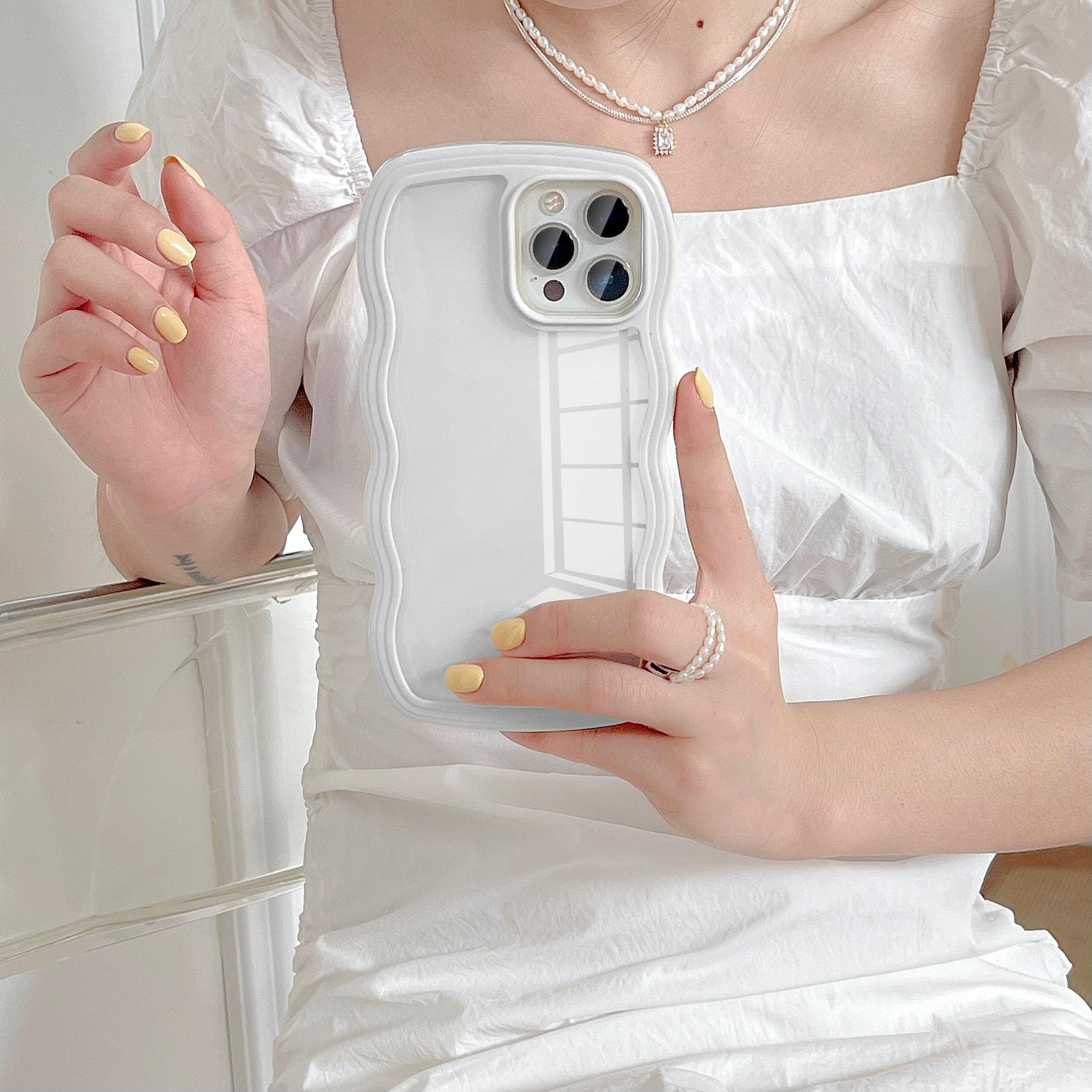 キャスティングドクターショップの【送料無料】UEEBAI 対応 iPhone Series 用の ケース ソフト TPU カバー 可愛い おしゃれケース 透明 ウェーブ デザイン スマホケース ワイヤレス充電対応 軽量 薄型 耐衝撃 人気 波型 バンパー スマホケース 色：ホワイト、サイズ：iPhone 14 Pro 6.1 inch｜アングル2