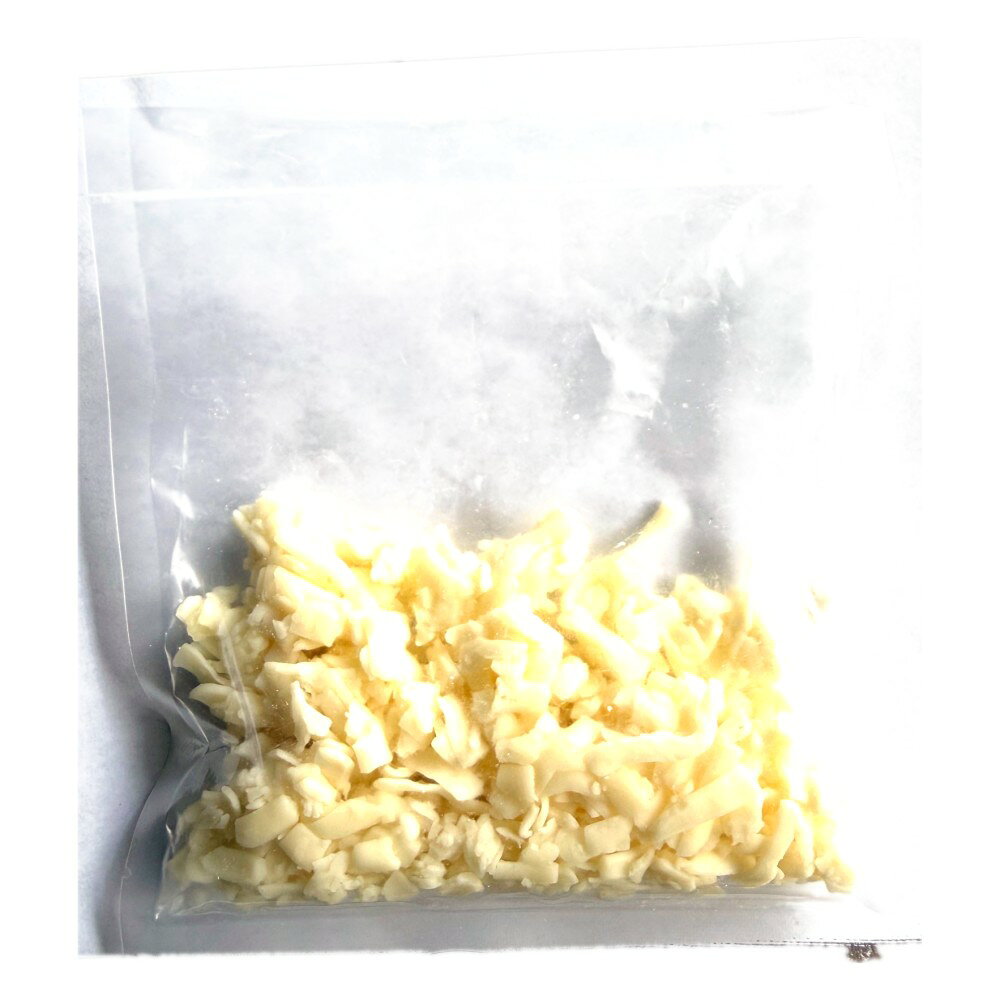 国産・蔵王のモッツァレラチーズをシュレッドにしました。セルロース不使用。原材料は生乳と食塩だけです（固まり防止のセルロースを使っていません）。ピザやグラタン、トーストに散らして焼くだけ。業務用の1kg袋もございます。まずはお試しの100gから。※100gは当店で1kg袋から小分けしてお届けします。※加熱用のチーズです。必ず加熱してお召しあがりください。種類別ナチュラルチーズ（要加熱）原材料名生乳、食塩アレルギー物質乳成分内容量100g／1kg（選択した内容量）賞味期限パッケージに記載保存方法10℃以下で冷蔵してください。関連商品蔵王 モッツァレラチーズ シュレッド セルロース不使用 お試し100g...モッツァレラ BRAZZALE 冷凍 ブロック お試し100g 1kg...水牛モッツァレラチーズ　イタリア産　250g　冷凍...546円388円2,572円Brazzale スカモルツァ アフミカータ ピザ用 冷凍 モッツァレ...グラナパダーノ パウダー お試し100g イタリア産 ナチュラルチーズ...グラナパダーノ パウダー お試し100g 1kg 1kg×2〜10 業...5,222円832円832円ゴルゴンゾーラ クラッシュ お試し 100g 冷凍 テゾーロ ゴルゴン...モントレーミックス シュレッドチーズ お試し100g 1kg 1kg×...【送料無料】 ゴーダ モッツァレラミックス シュレッドチーズ 300g...1,426円274円1,500円業務用 テゾーロ 冷凍ゴルゴンゾーラチーズ クラッシュタイプ 100g...服部コーヒーフーズ　HCF　700g　レッドチェダーチーズ　業務用...服部コーヒーフーズ　HCF　800g　ゴーダチーズ　業務用...1,426円3,372円3,452円