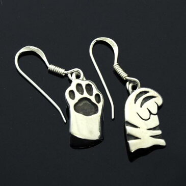 猫 シルバー ハンドメイドピアス「肉球・招き手」【猫 アクセサリー ピアス】