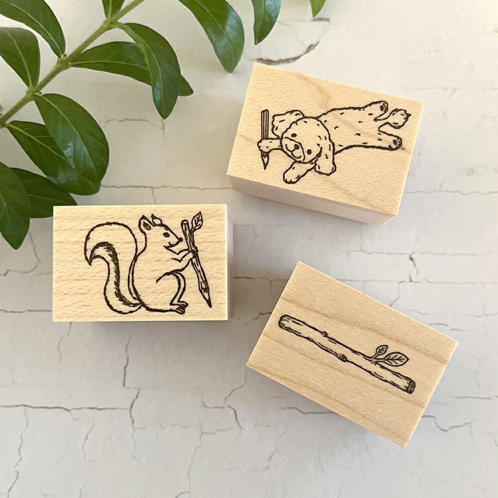 SNSで人気のhorimemeさんのスタンプシリーズ 可愛い動物たちと枝のペンのスタンプ。 サイズ（版面）：20ミリ×30ミリ　 ☆クリックポスト配送となります。 なお、クリックポスト便の場合、代引き・お届け日時指定はできません。 原則ポストへの投函となります。 発送後お届けまでに約2-4日かかります。 （郵便事情等により遅れる場合もございます。） クリックポスト便の場合は簡易包装とさせていただきます。 ご了承ください。