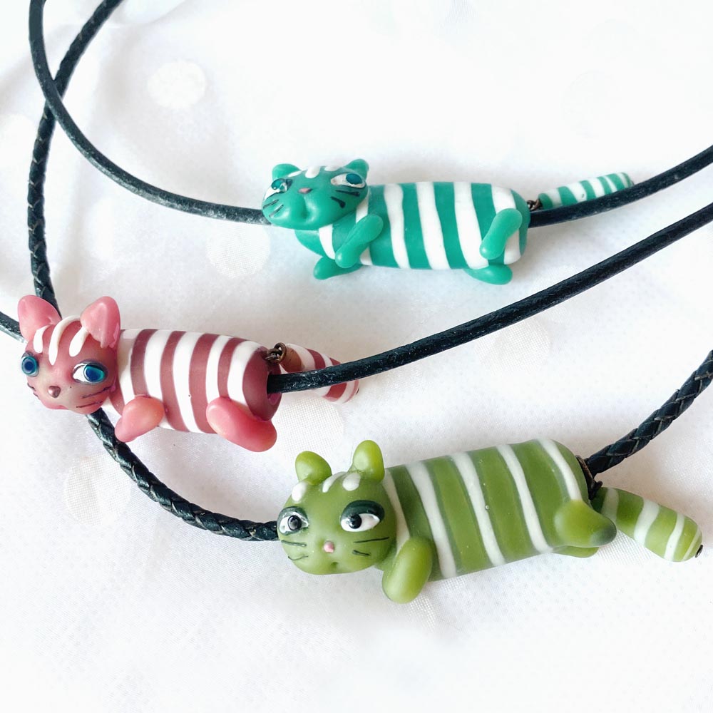 城下鮎子さんの とんぼ玉チョーカー しましま猫【アクセサリー 猫】【蜻蛉玉】