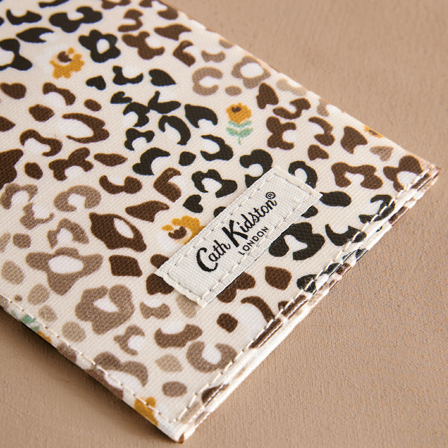 キャス キッドソン 公式 パスポートケース Cath Animal / レディース Cath Kidston...