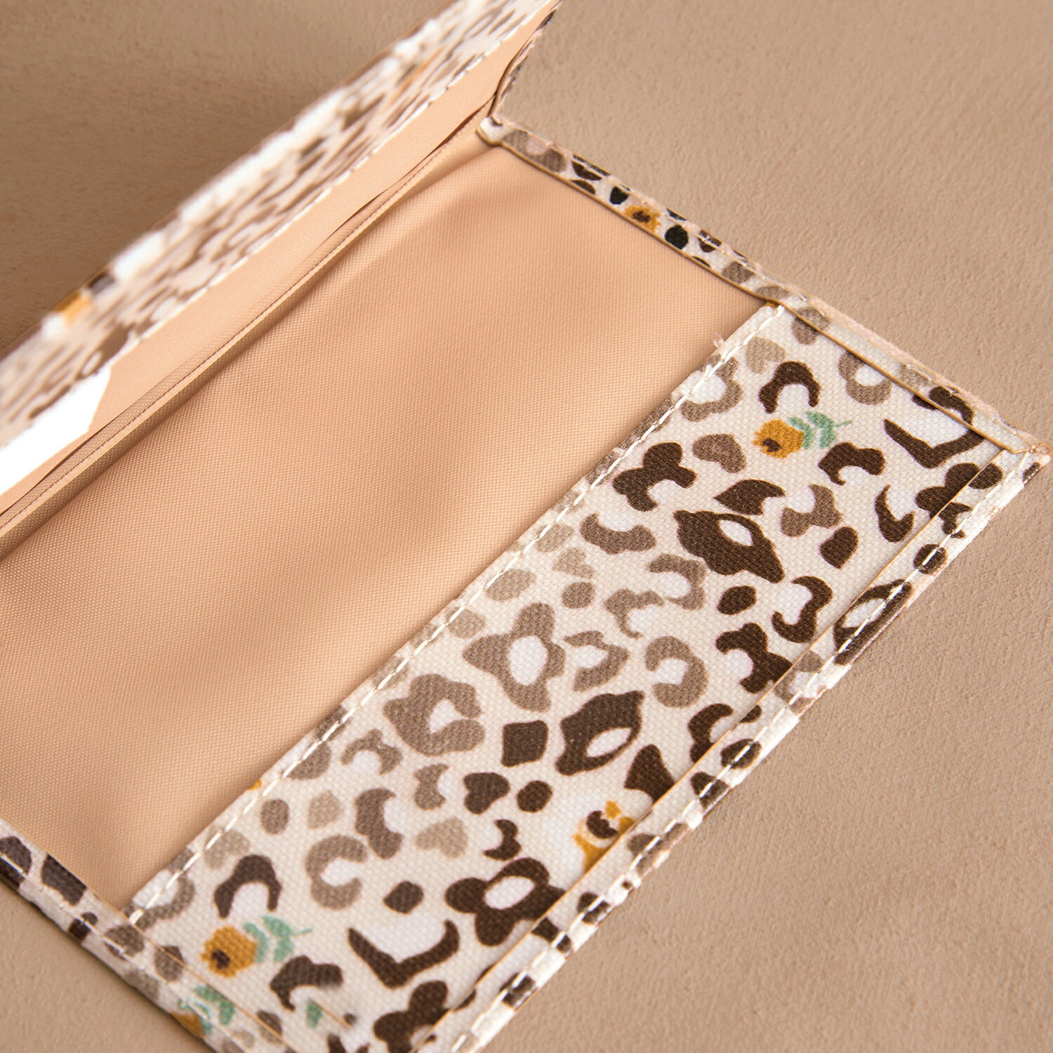 キャス キッドソン 公式 パスポートケース Cath Animal / レディース Cath Kidston...