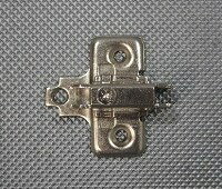 ・・・・・・・・・・・【注意事項】こちらの商品、ゆうパケットで配送の商品です以下のルールでお送りになりますので、ご確認、ご了承いただける場合のみご注文をお願いいたします。 ・代引き、後払い決済不可・ホスト投函（または玄関前等に置き配）・荷物紛失時、保証なし・日時指定不可・出荷後、4〜5日でお届け目安よろしくお願いいたします。・・・・・・・・・・・サイズ ：寸法については添付画像を参照ください。 ・対象機種名 ：木製システムキッチン、ホーローシステムキッチン周辺収納 ・販売時期 ：平成18年頃〜現在 ・備考 ： 取付用ビス：皿タッピングネジ3.5x14を3本【対応する商品（6本入り）：10191609 Aサラ3.5X14 S】→ビスのご購入はこちらをクリックご不在時の商品配達のご連絡のため、電話番号はなるべく携帯電話の番号を入力してください。