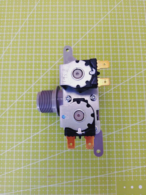 【中古】【輸入品・未使用】Ore International 31142ビクトリア朝スタイルガラステーブルランプ、シルバーとブラック