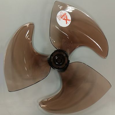 シャープ[SHARP] 【2142770143】 扇風機用 羽根＜ブラウン系＞（214 277 0143） 【純正品】【適合本体品番】PJ-C2DS-T、PJ-D2DS-T、PJ-E2DS-T、PJ-F2DS-T、PJ-G2DS-T、PJ-H2DS-T、PJ-J2DS-T、PJ-L2DS-T、PJ-N2DS-T、PJ-P2DS-T、PJ-R2DS-T【適合本体品番を必ずご確認ください】部品ご購入の際には、お手持ちの本体品番と適合するか、必ずご確認をお願いいたします。同じ部品のように見えても、適合しない場合は取り付けできません。またお取り寄せ品のため、返品、交換もできません。本体の故障の原因になります。【本体適合の調べ方】1．お手持ちの本体の取扱説明書を見る。2．商品名の適合品番にお手持ちの本体があるか、確認する。3．メーカーに確認する。4．弊社にお問い合わせいただく（2〜3営業日ほどお時間いただきます。本体品番をお知らせください）ご不在時の商品配達のご連絡のため、電話番号はなるべく携帯電話の番号を入力してください。