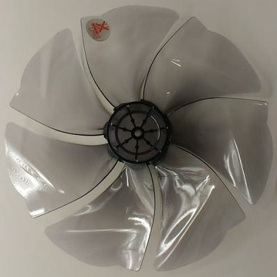 シャープ[SHARP] 【2142770144】 扇風機用 羽根（214 277 0144） 【純正品】【適合本体品番】PJ-C3DG-H、PJ-C3DS-W【適合本体品番を必ずご確認ください】部品ご購入の際には、お手持ちの本体品番と適合するか、必ずご確認をお願いいたします。同じ部品のように見えても、適合しない場合は取り付けできません。またお取り寄せ品のため、返品、交換もできません。本体の故障の原因になります。【本体適合の調べ方】1．お手持ちの本体の取扱説明書を見る。2．商品名の適合品番にお手持ちの本体があるか、確認する。3．メーカーに確認する。4．弊社にお問い合わせいただく（2〜3営業日ほどお時間いただきます。本体品番をお知らせください）ご不在時の商品配達のご連絡のため、電話番号はなるべく携帯電話の番号を入力してください。