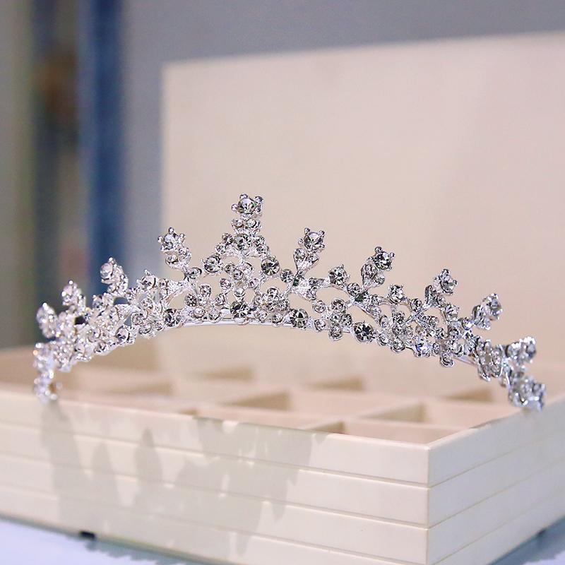 花嫁 ブライダル ウェディング ティアラ 冠 髪飾り ヘアアクセサリー キラキラ ラインストーン クリスタル 韓国風 精巧 繊細 小ぶり スウィート プリンセス お団子ヘア 結婚式 小物
