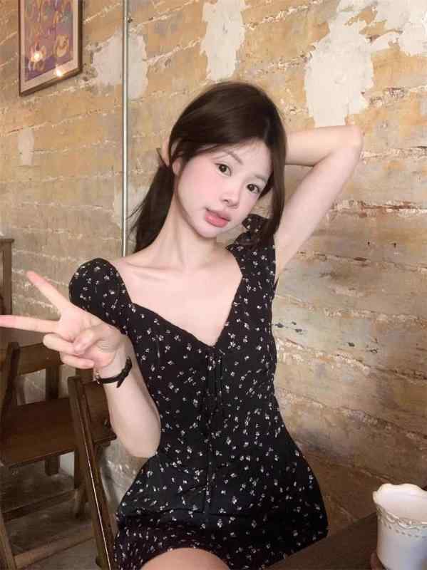 レディース 夏 フレンチ 上品 甘め 小花柄 パフスリーブ ウエストマーク Aライン ミニ丈 ワンピース