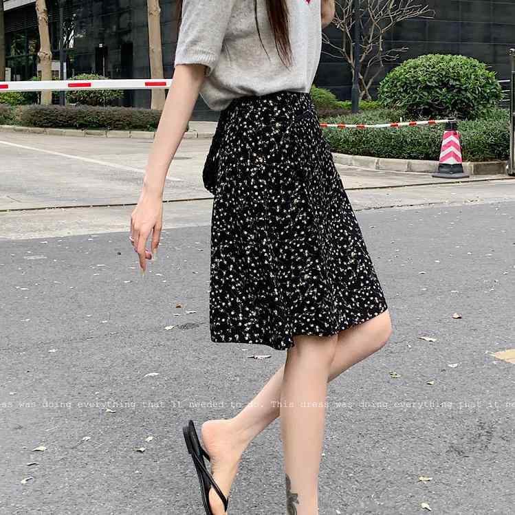 春夏 レディース 女性用 小花柄 スカート ボトムス ハイウエスト 着痩せ スタイルアップ Aライン ミニ丈 ショート丈 梨型体型 着回し 万能 小柄 低身長