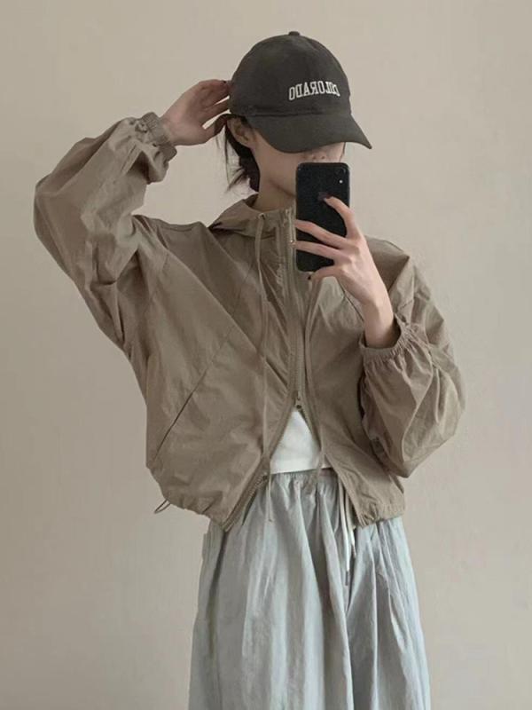 レディース 夏用 トレンド感あるショート丈 フード付き UVカットパーカー 日焼け対策 通気性抜群 小柄女性向け スポーツカジュアル 普段使いに最適な羽織り