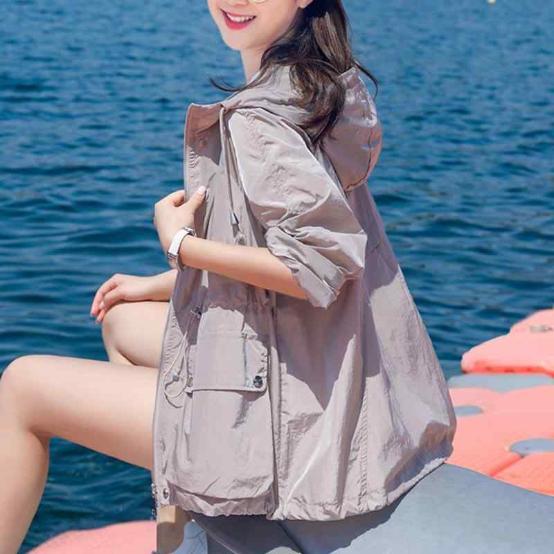 女性向け レディース 夏物 サマーウェア ゆったり リラックスフィット カジュアル 普段着 日焼け対策 UVカット 軽量 ライトウェイト 薄手 通気性 フード付き ショート丈 羽織り 上着 パーカー ジャケット ブルゾン