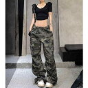 米国風 レトロ ビンテージ 迷彩柄 カモフラージュ ワークパンツ カーゴパンツ レディース 女性用 夏 薄手 軽量 ゆったり ワイド ストレート ドレープ感 落ち感 ストリート系 カジュアル 甘辛ミックス リラックスパンツ 婦人服 ボトムス