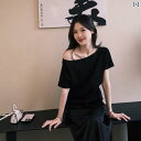 レディース 夏物 ブラック ワンショルダー 肩出し オフショルダー デザイン 半袖 Tシャツ ゆったり リラックス フィット オーバーサイズ おしゃれ トレンド クール ギャル系 着回し 万能 オフィス カジュアル デイリー トップス カットソー