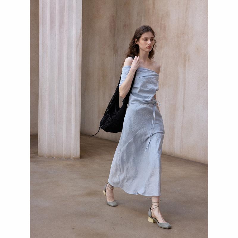 夏物 涼しい 快適 テンセル素材 上品 オフショルダー ねじりデザイン 個性的 おしゃれ ロング丈 ワンピース ドレス 女性用 レディース 特別な 一着