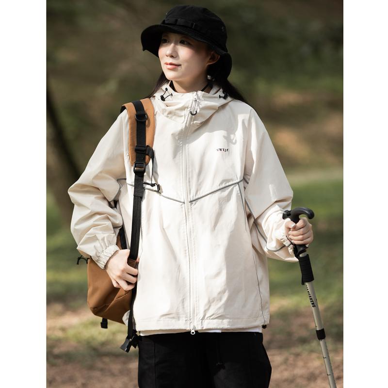 山岳系 アウトドア 屋外活動 スタイリッシュ ゆったり ルーズフィット フード付き 登山 トレッキング キャンプ レジャー マウンテンパーカー シェルジャケット 男女兼用