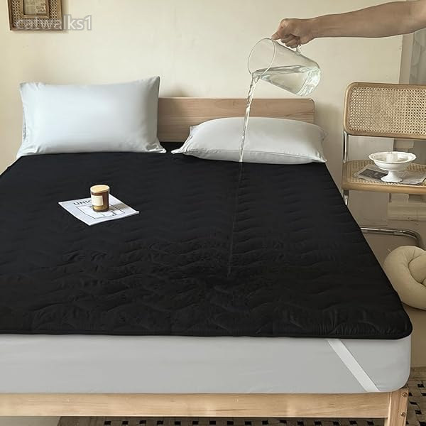 防水敷きパッド セミシングル 介護 80x200cm 吸水 四層構造 防水ベッドパッド 防水シート 防水シーツ おねしょシーツ 洗える 防水パット オールシーズン 失禁対策 四隅強化ゴムバンド付き ブラック色ブラックモデル商品説明【商品概要】【防水敷きパッドサイズ】:セミシングル・80x200CM【商品情報】: 表地-再生繊維,中綿-ポリエステル100%,基層:吸水機能素材,裏地-ポリウレタン(防水機能素材)【幅広い用途】:お子様用のおねしょシーツとしてはもちろん、ご病人・ご高齢の方の介護用品としても幅広くお使いいただけます。ペットちゃんがお気に入りのソ ファやベットに敷いても安心です。また、おねしょ対策以外にもパパやママの寝汗対策としても活躍します。【ゴムバンドタイプ 】:四隅にズレ防止ゴムバンド付きなので、寝返りしてもずれにくいです、寝返りしても大丈夫です。厚み3~30cmベッド/マットレス/敷き布団に適 、しっかり固定して、着脱も簡単。軽量で、コンパクトにまとまるので収納もお手入れも楽にできます。【丸洗いOK】:ご自宅の洗濯機で丸洗い可能、いつでも清潔に使えます。おねしょの後処理や衛生面でも大助かります。水流を「弱」にし「洗濯ネット」をご使用ください。防水素材なので、シーツは完全に脱水できません。※乾燥機は使用しないでください。 ※電気毛布など熱源のあるものとの併用不可です。【商品説明】【商品詳細】商品種別:ホーム&キッチン商品名:防水敷きパッド セミシングル 介護 80x200cm 吸水 四層構造 防水ベッドパッド 防水シート 防水シーツ おねしょシーツ 洗える 防水パット オールシーズン 失禁対策 四隅強化ゴムバンド付き ブラック製造元:商品内容:セミシングル・80x200CM色:ブラック【当店からの連絡】防水敷きパッド セミシングル 介護 8