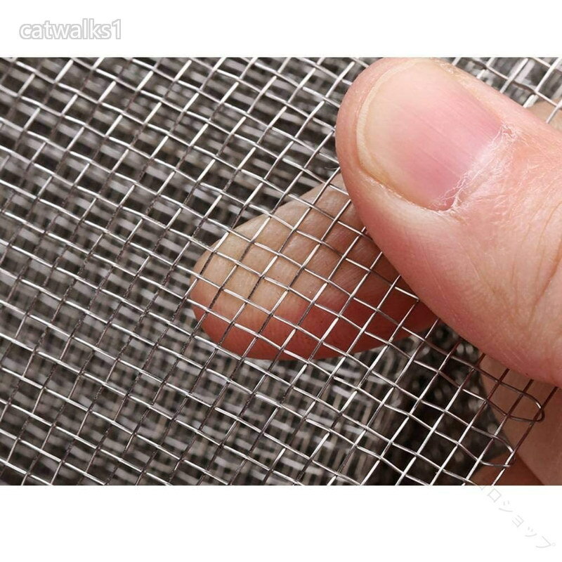 この商品について【高硬度&耐高温】 高硬度の304Lステンレス鋼を利用し、硬度を強化します。800℃の高温にも耐えられ、耐高温性能も抜群です【サイズ】10メッシュ 線径0.3mm 網目2.3mm 幅1000x巻1000mm【耐久性】 ステンレス鋼および漆喰パテを塗り付け、錆、腐食などを防止でき、耐久性を向上させます【使いやすい】すず切りを使用すると、さまざまな形状やサイズに簡単にカットできます。 未完成の表面は、怪我をしないように注意して扱ってください。【多用途】 ガス、液体の濾過網としての利用はもちろん、防鼠金網、防虫網などとしてもご利用いただけます。ステンレスメッシュは、セキュリティメッシュ、建設メッシュ、ファンガードメッシュ、暖炉スクリーンメッシュ、基礎通気メッシュ、庭用メッシュ、雨どいガードメッシュ、キャビネットメッシュ、ドアスクリーンメッシュなどに使用できます指定された配送時間は承っておりません。【】産業用金網 10メッシュ 幅1000x