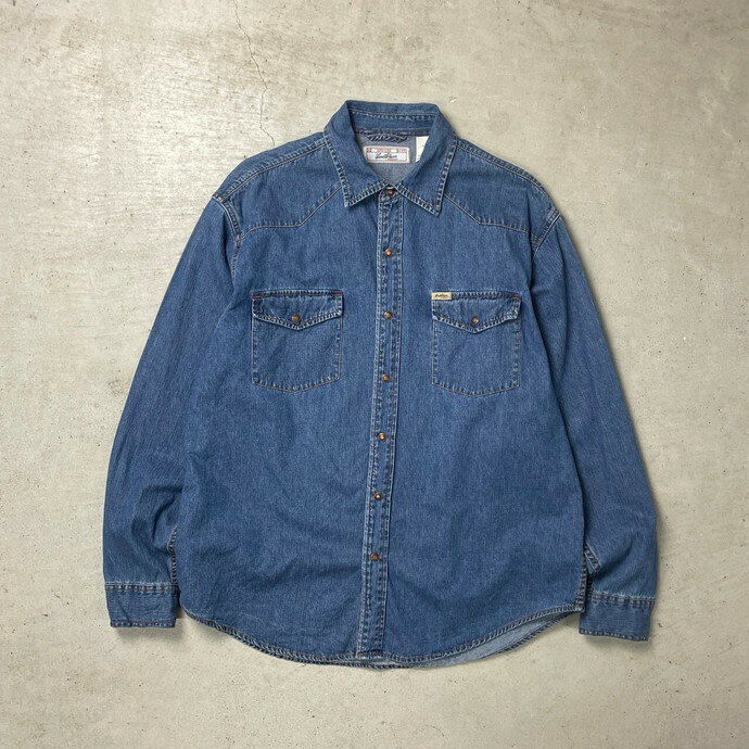 ■00年代 Levi Strauss SIGNATURE Levi's リーバイス 長袖 デニムシャツ メンズXL相当 古着 00s Y2K アメカジ 青色【長袖シャツ】/ブルー 【ブランド】Levi Strauss SIGNATURE Levi's 【サイズ】　表記 L ※計測値をご確認ください。 着丈…78 身幅…65 肩幅…54.5 袖丈…64 【素材】コットン100% 【生産国】バングラデシュ製 【状態】多少の使用感が御座います。 画像にてご確認ください。 【c240306079】 ※古着は洗濯、検品などのケアを行っております。（新品・デッドストックは洗濯していません。） ※モニターの発色により実物と異なる場合がございます。予めご了承ください。 ※ 海外直輸入USED品になります。cave古着屋では、ヴィンテージ商品や、今後も長く愛される未来のヴィンテージであるグッドレギュラーを中心に、メンズ・レディース・キッズ問わず、幅広い古着を取り扱っています。商品は全て洗濯をしてから出品しています。