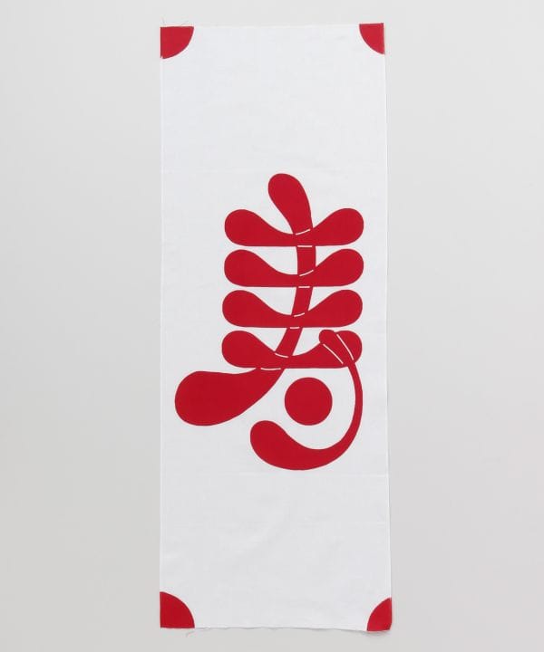 商品仕様:縁起の良い寿の文字をデザインした手拭い。シンプルで大胆なデザインが目を引く一枚。おめでたい柄は大切な人への贈り物におすすめです。サイズ:縦92cm 横34cm素材:綿100%注意事項:こちらの商品は職人による手作りとなります。 ◆生地の取り方により1点1点柄の出方・配置、形や色に誤差が生じる場合があります。 ◆オンラインショップで販売している商品は、実店舗と在庫を共有しています。 ◆お客様のPC/スマホのモニターの設定により、実際の商品の色味と表示される色に違いが生じる場合がございます。